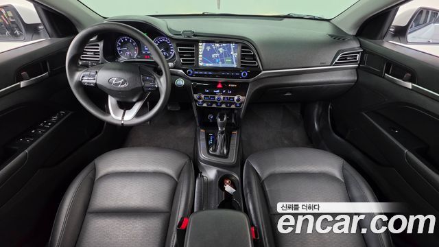 Hyundai Avante — interior