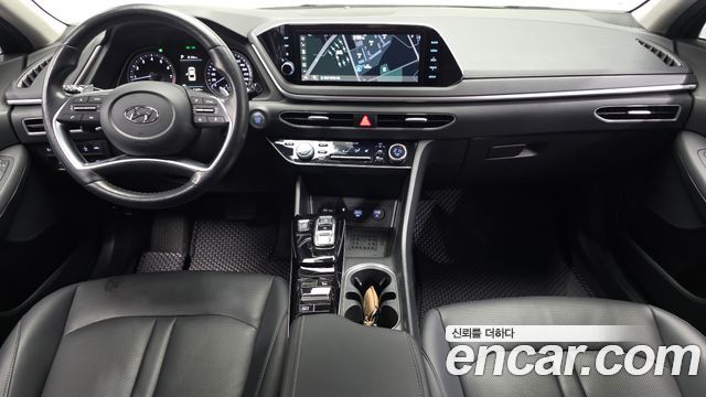 Hyundai Sonata — interior