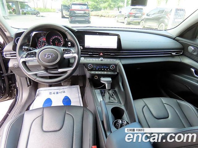 Hyundai Avante — interior