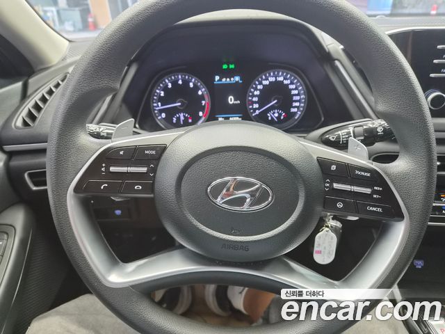 Hyundai Sonata — interior