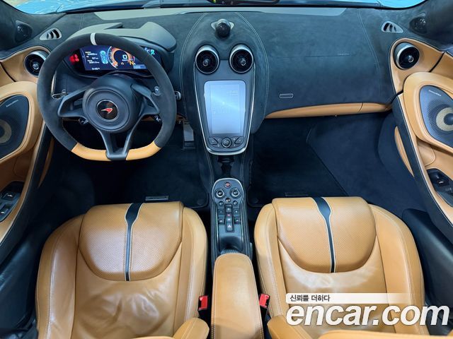 McLaren 570S — interior