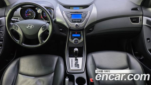 Hyundai Avante — interior