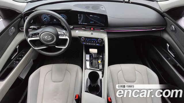 Hyundai Avante — interior