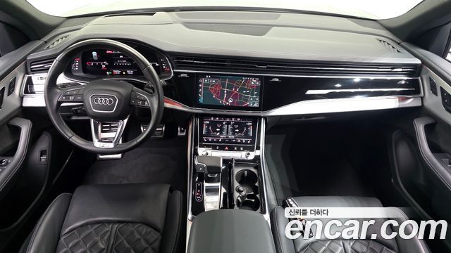 Audi Q8 — interior