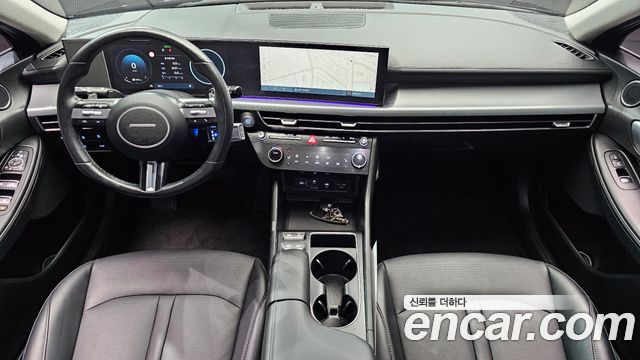 Hyundai Sonata — interior