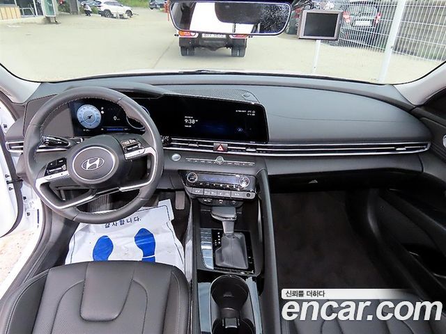 Hyundai Avante — interior