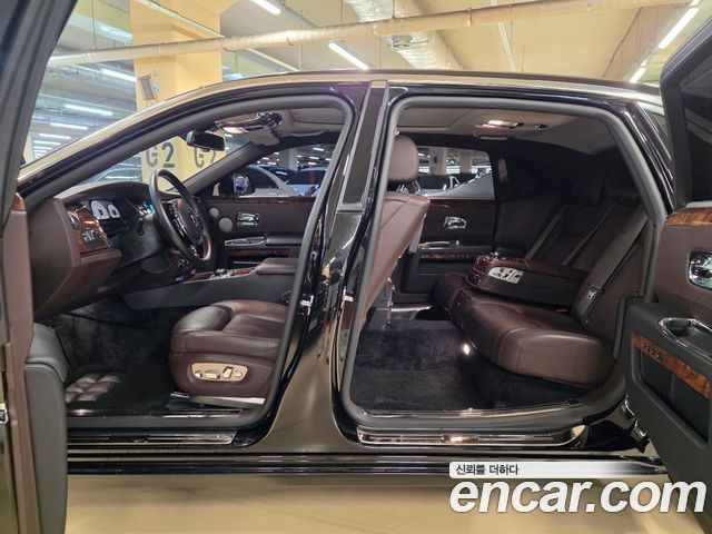 Rolls-Royce Ghost — interior