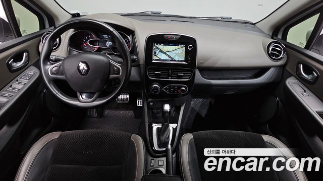 Renault Korea Clio — interior