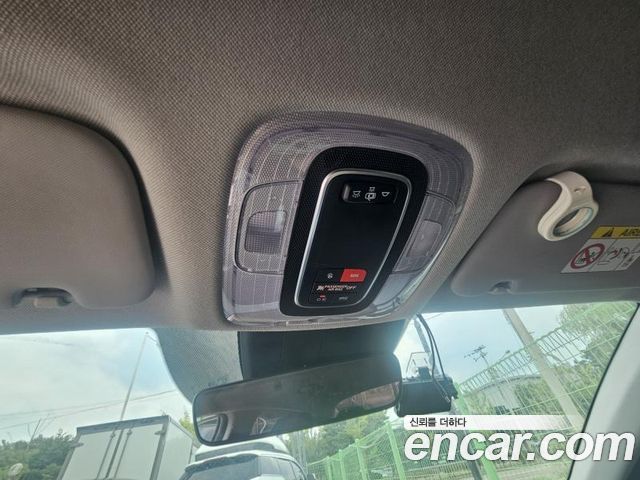 Hyundai Avante — interior