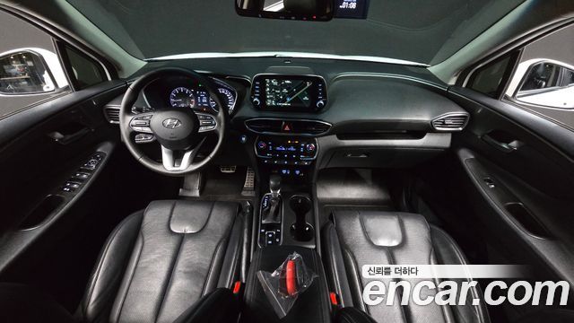 Hyundai Santa Fe — interior
