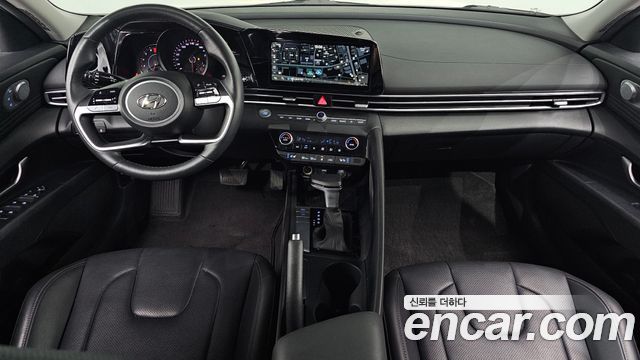 Hyundai Avante — interior