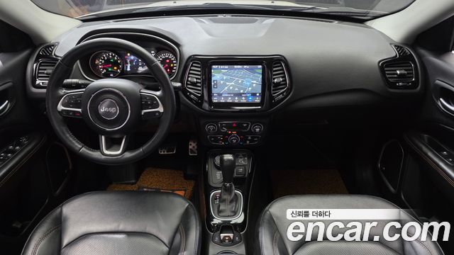 Jeep Compass — interior