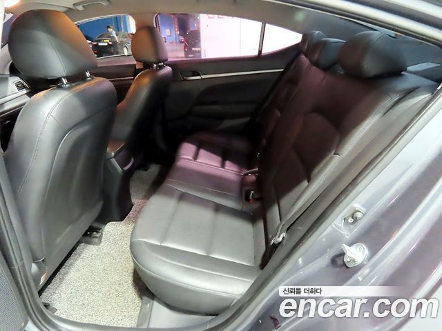 Hyundai Avante — interior