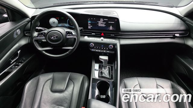 Hyundai Avante — interior