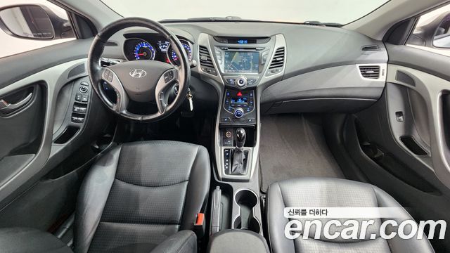 Hyundai Avante — interior