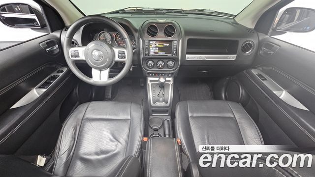 Jeep Compass — interior