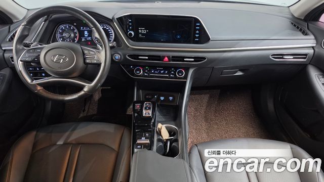 Hyundai Sonata — interior