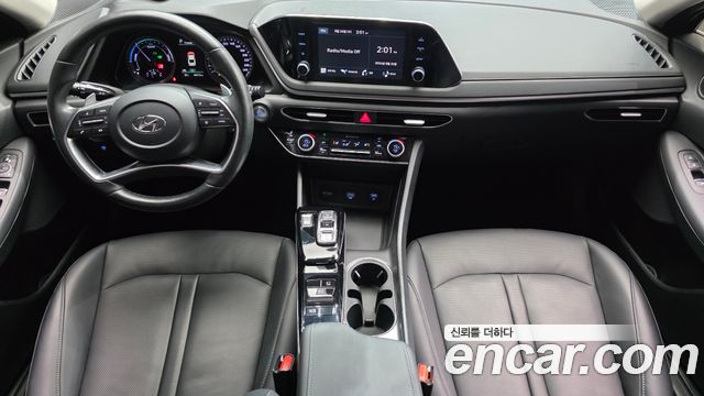 Hyundai Sonata — interior