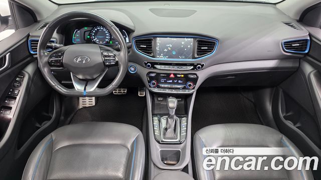 Hyundai Ioniq — interior