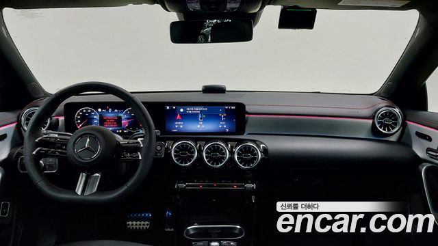 Mercedes-Benz CLA-Class — interior