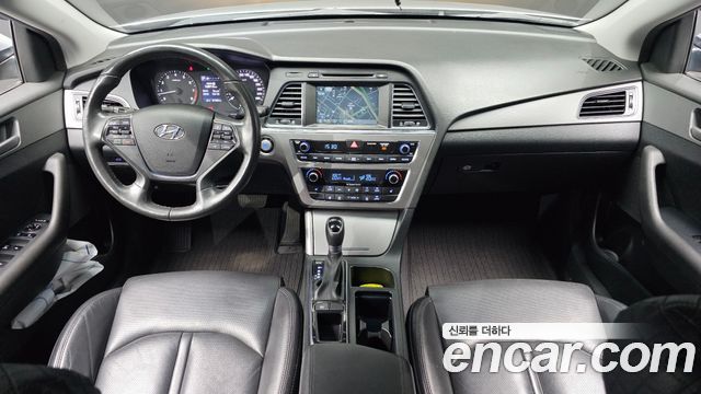 Hyundai Sonata — interior