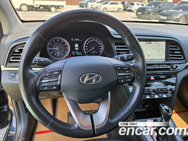 Hyundai Avante — interior
