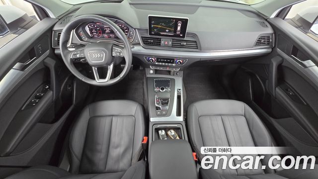 Audi Q5 — interior