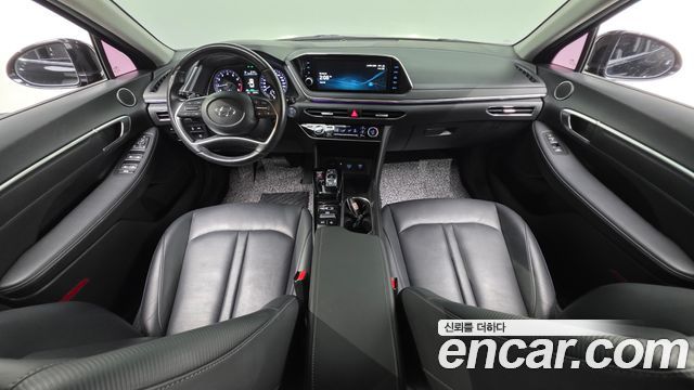 Hyundai Sonata — interior