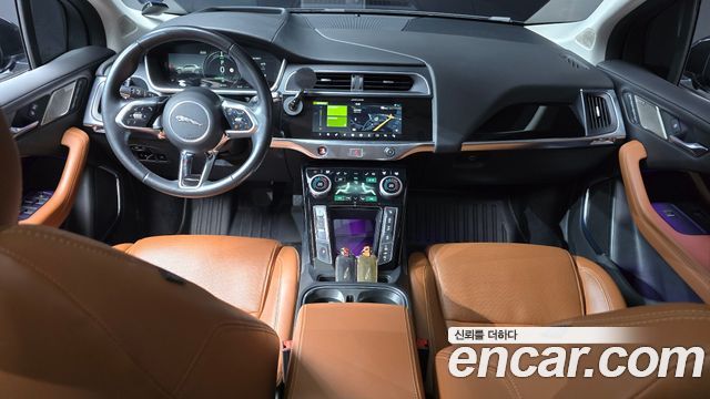 Jaguar I-Pace — interior