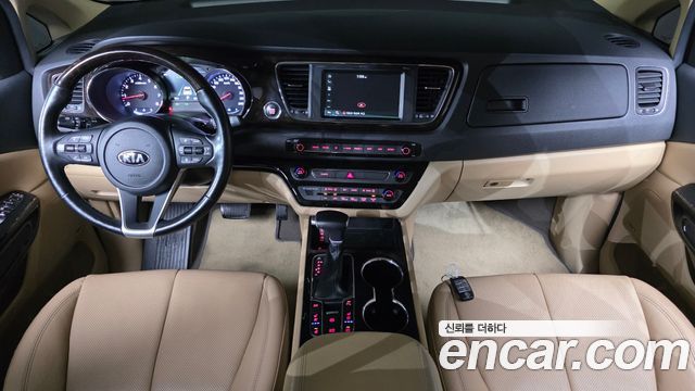 Kia Carnival — interior