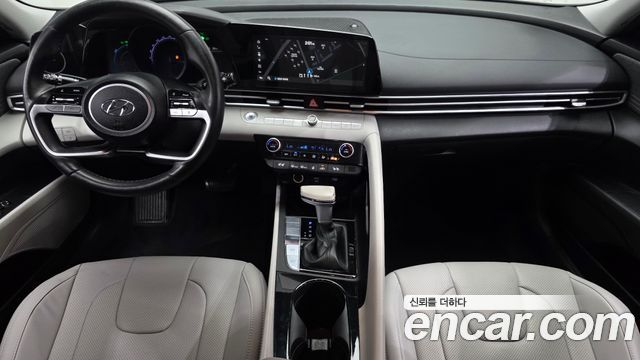 Hyundai Avante — interior