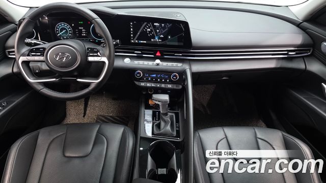 Hyundai Avante — interior
