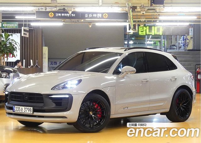 Porsche Macan — exterior