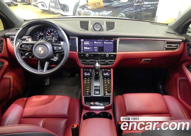 Porsche Macan — interior