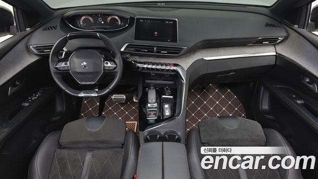 Peugeot 5008 — interior