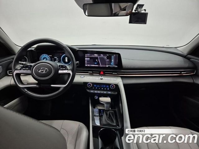 Hyundai Avante — interior