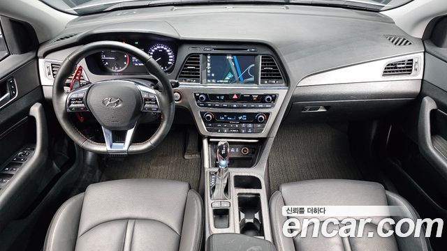 Hyundai Sonata — interior