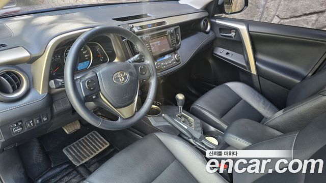 Toyota RAV4 — interior