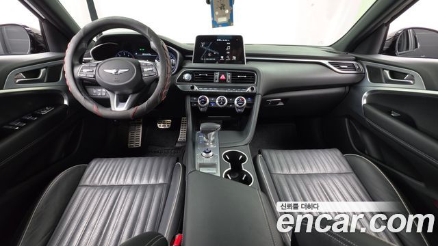 Genesis G70 — interior