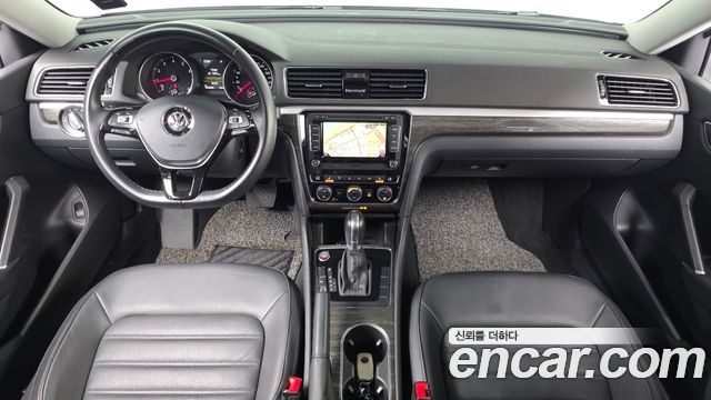 Volkswagen Passat — interior
