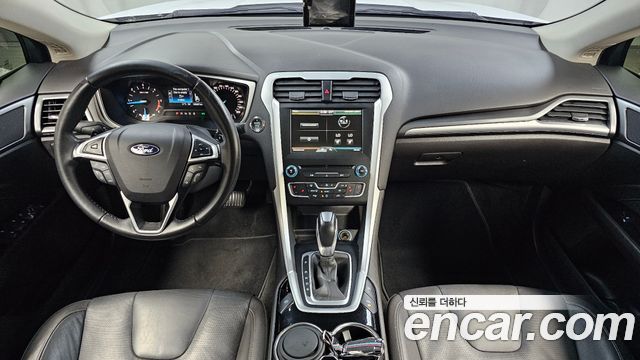 Ford Mondeo — interior