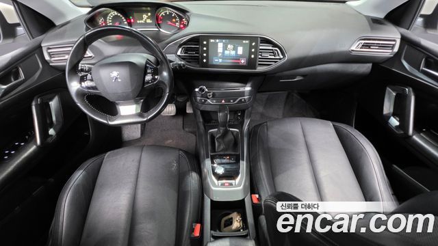 Peugeot 308 — interior