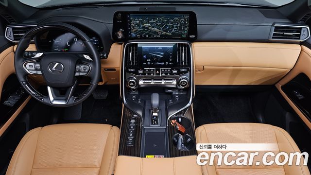 Lexus LX — interior