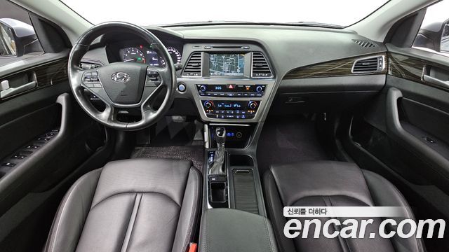 Hyundai Sonata — interior