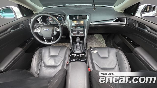 Ford Mondeo — interior