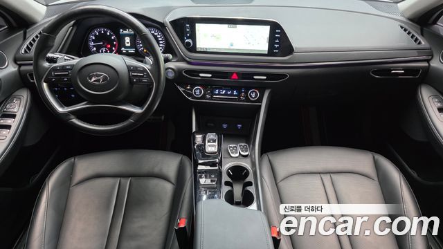 Hyundai Sonata — interior