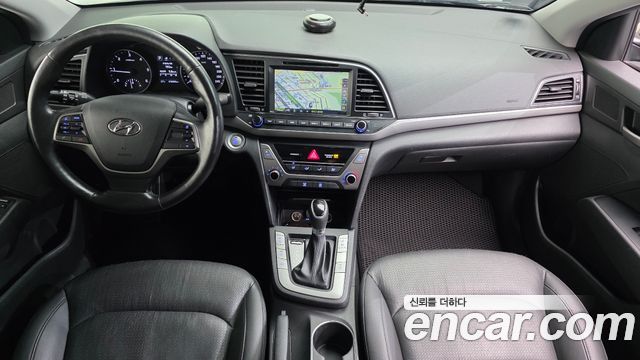 Hyundai Avante — interior