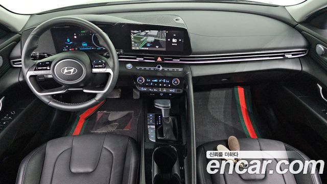Hyundai Avante — interior