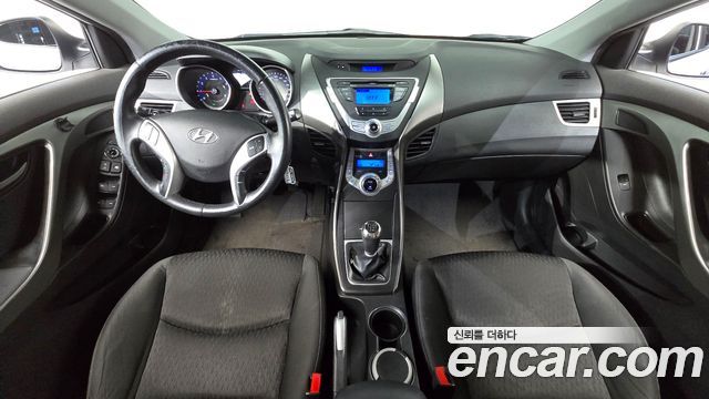 Hyundai Avante — interior