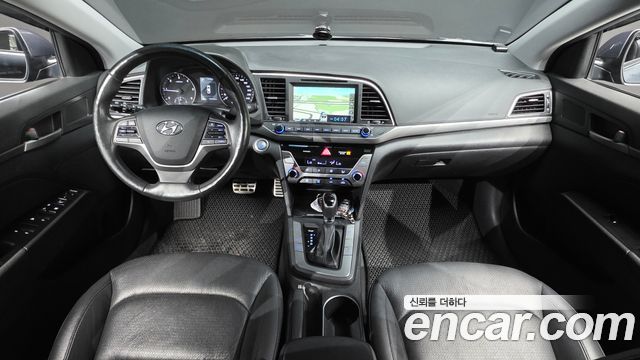 Hyundai Avante — interior
